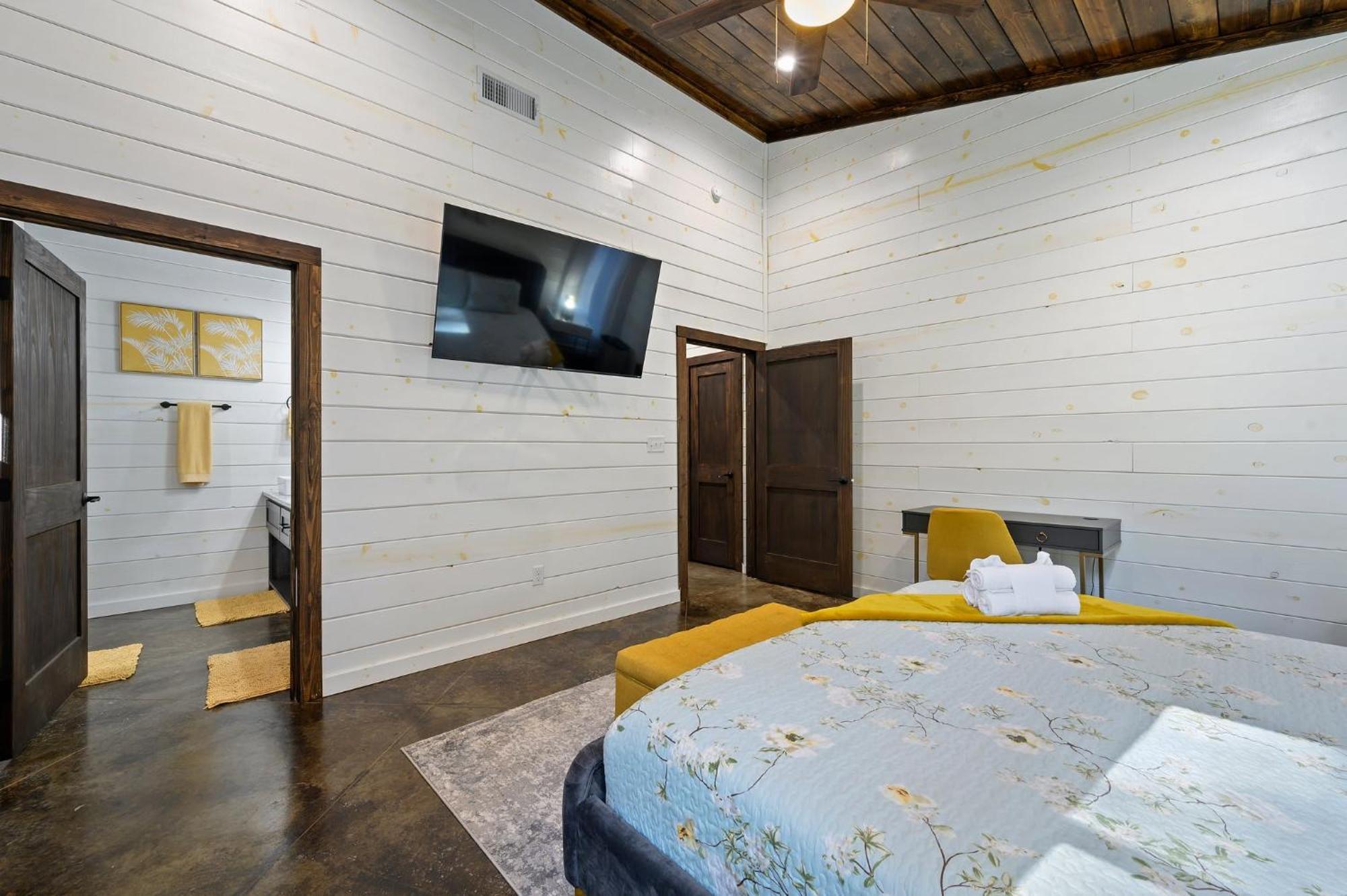 Luxe Privacy At Gorgeous Chalet Broken Bow