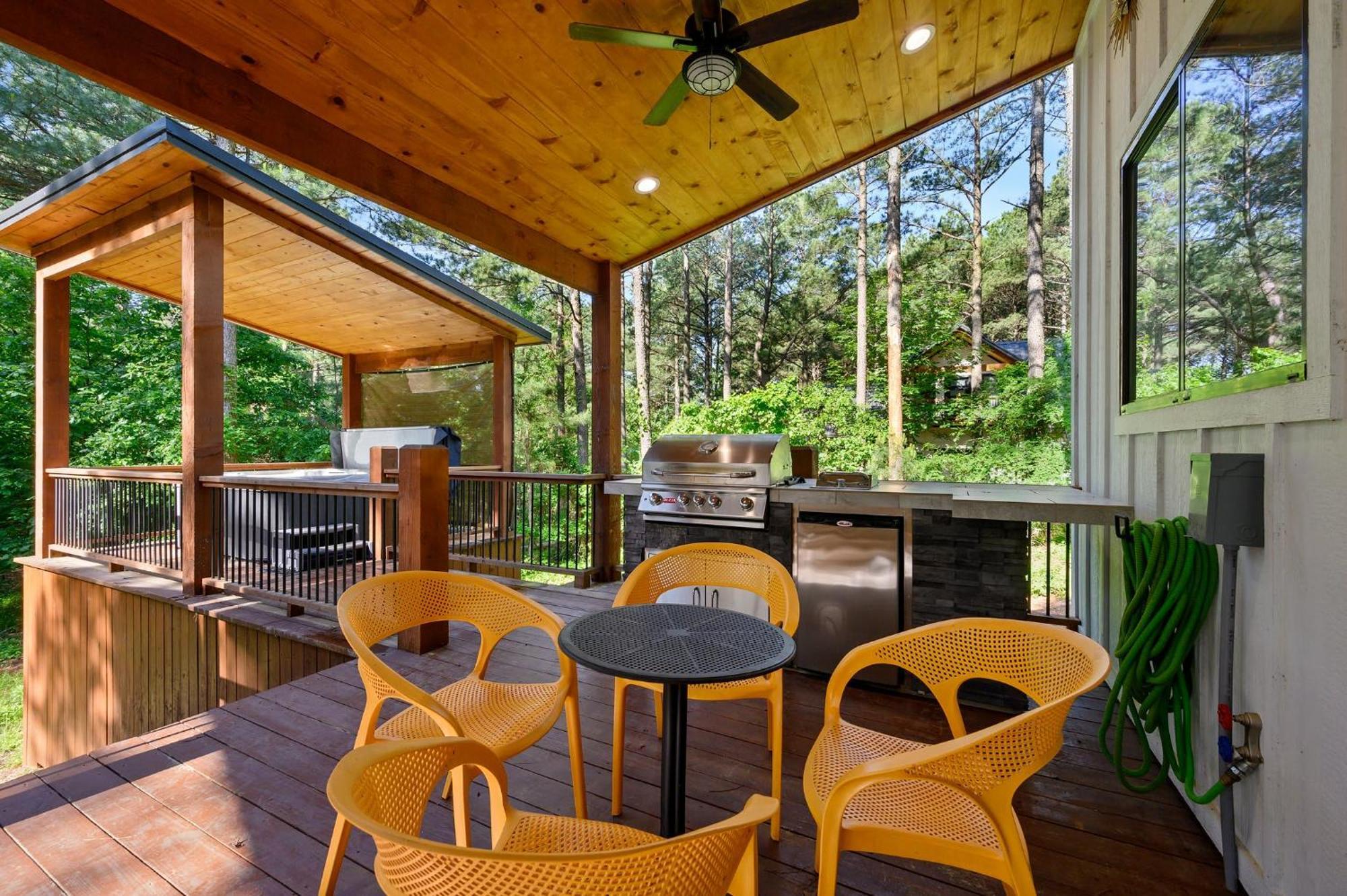 Luxe Privacy At Gorgeous Chalet
